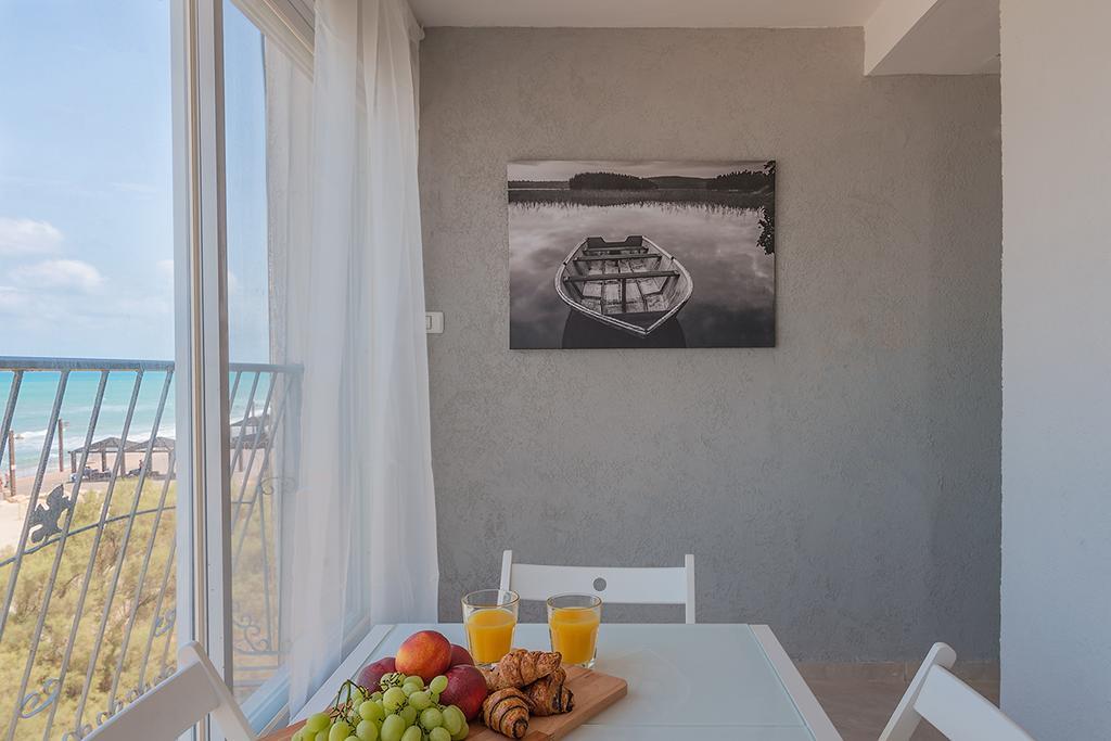 Dream On The Beach Haifa Exteriör bild