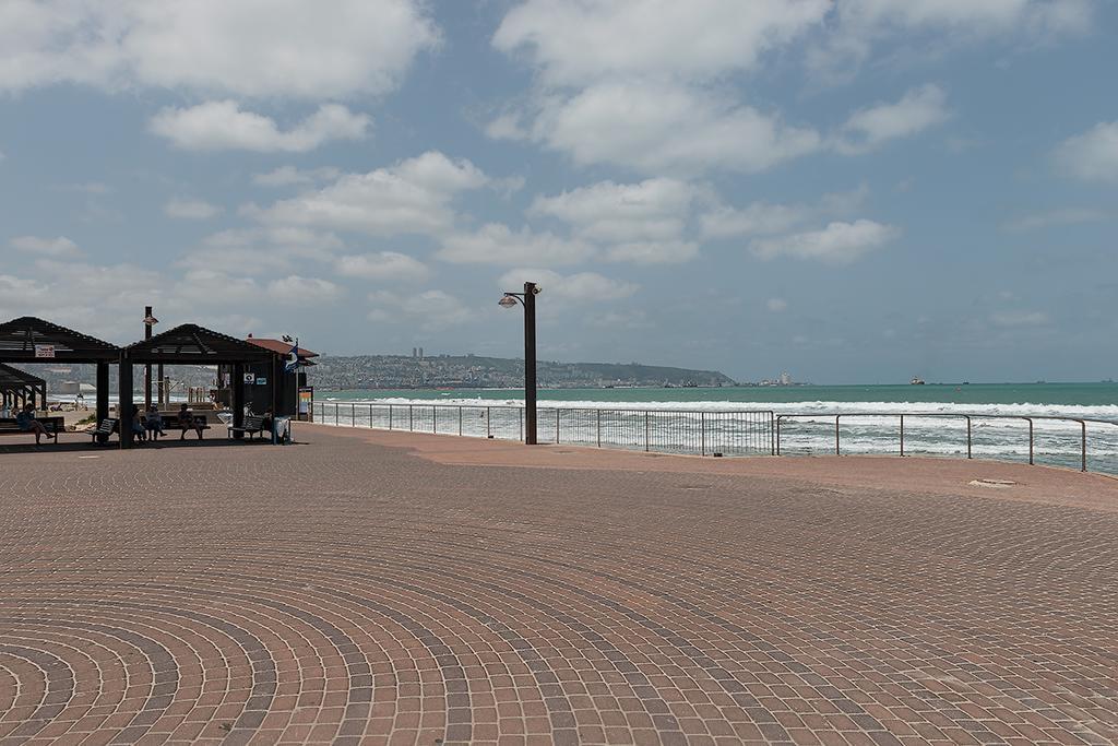 Dream On The Beach Haifa Exteriör bild