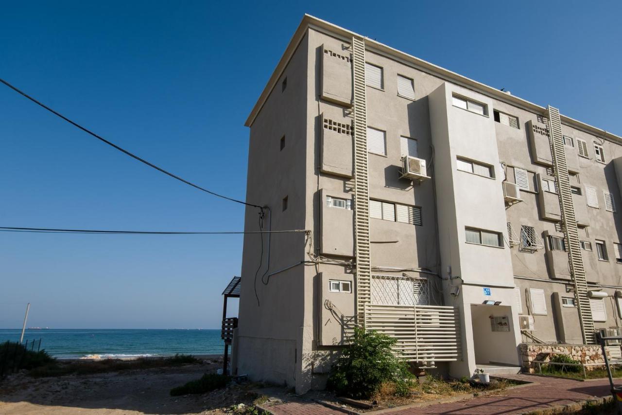 Dream On The Beach Haifa Exteriör bild